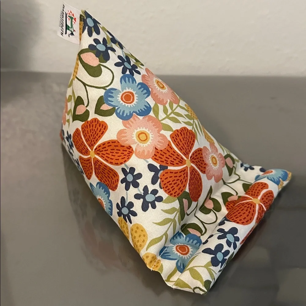 Handmade Floral Fabric Phone Stand - Picture 4 of 7